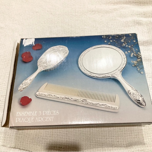 Vintage 3 Piece Silver played Vanity set - Picture 4 of 7